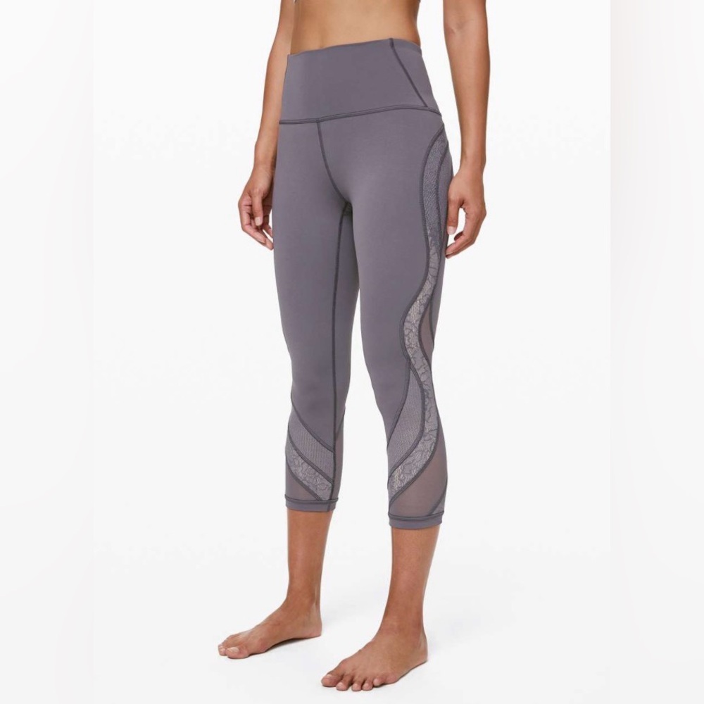 Lululemon Wunder Under Crop 21” *Lace- Size 8